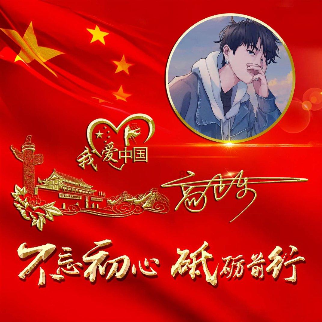 啪姐和卡哥公开秀恩爱，两人还穿情侣牛仔裤，紧紧黏在一起超甜蜜