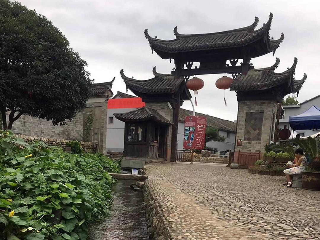 逃离遗弃的建筑3